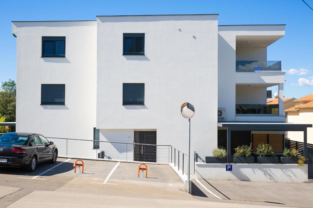 Apartments Nadica Deluxe Malinska Exterior foto